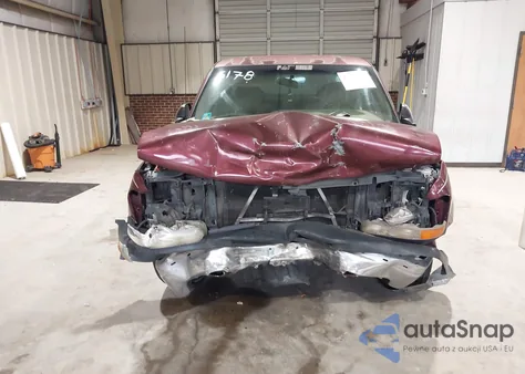 2000 Chevrolet Silverado 1500 Ls из США, поврежденный, VIN 2GCEC19T3Y1326178